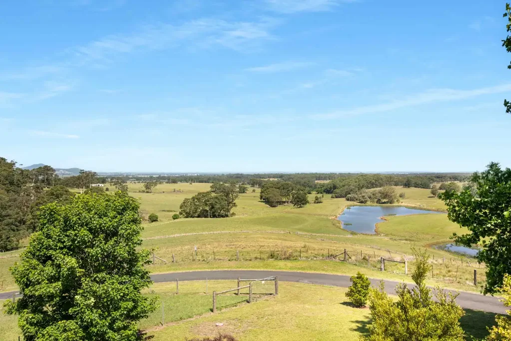 Cambewarra Stunning Outlook, Freshly Renovated Home