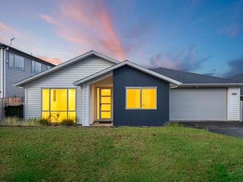 Silverdale 4房 【梦想家园】2017年现代单层别墅，522㎡全幅地，Orewa Beach近在咫尺！​ Modern Single-Level Living on a 522m² section