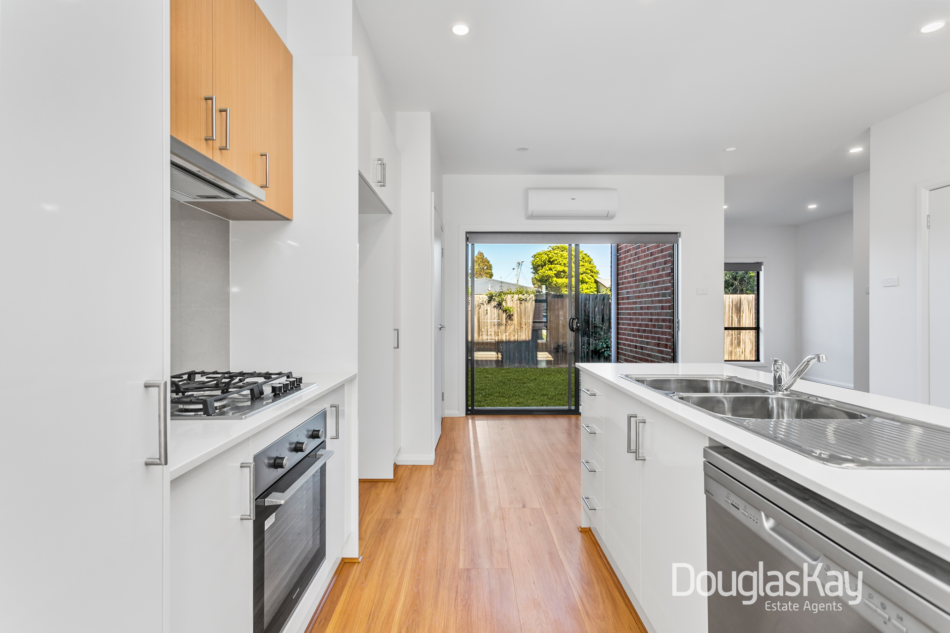 37 HARGREAVES CR, BRAYBROOK VIC 3019, 0房, 0浴, Townhouse