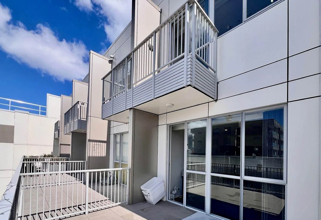 Beautiful 1 Bedroom Penthouse Awaits