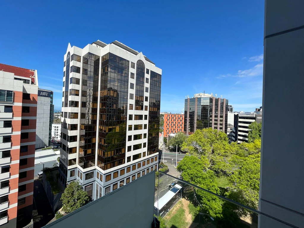 Bright and Spacious Apartment in the CBD