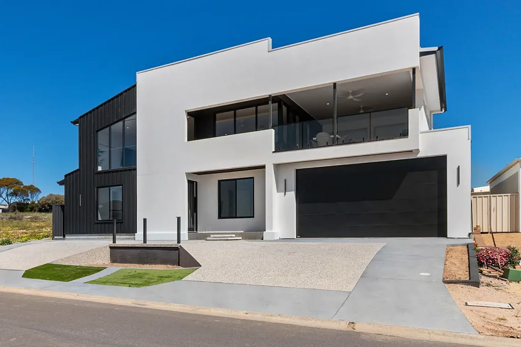 Wallaroo 5Zimmer Custom-built above the marina. Finished for the view.