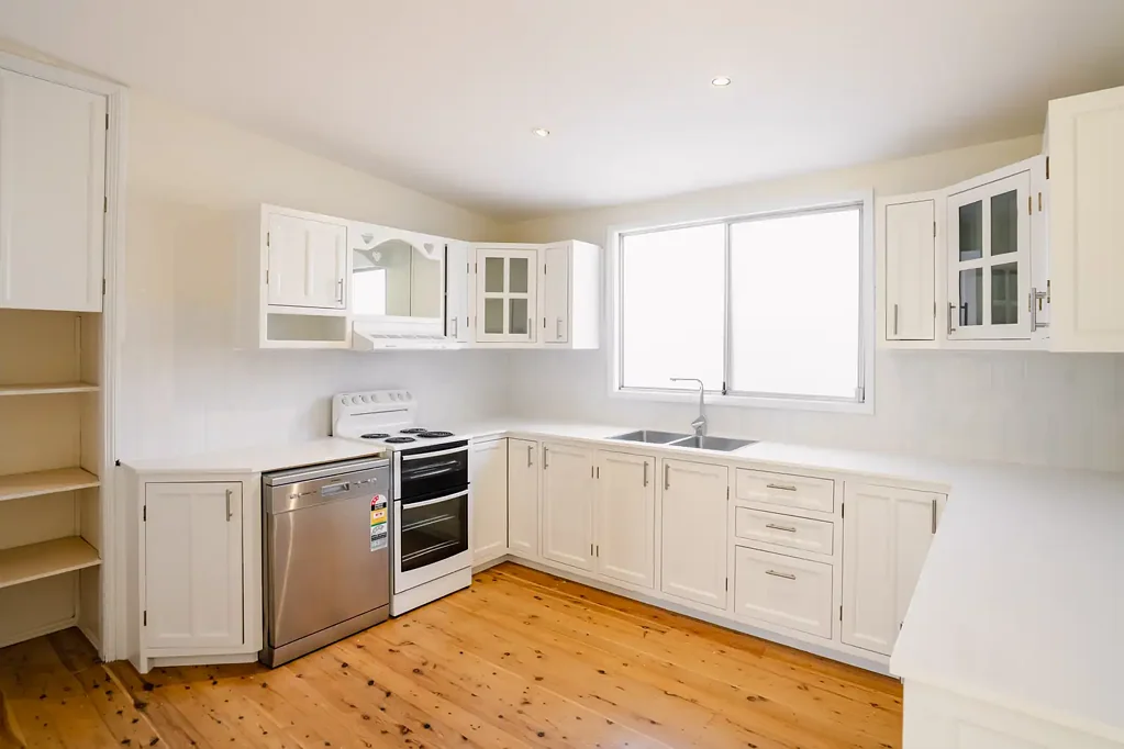 Spacious HOUSE with NEW KITCHEN!