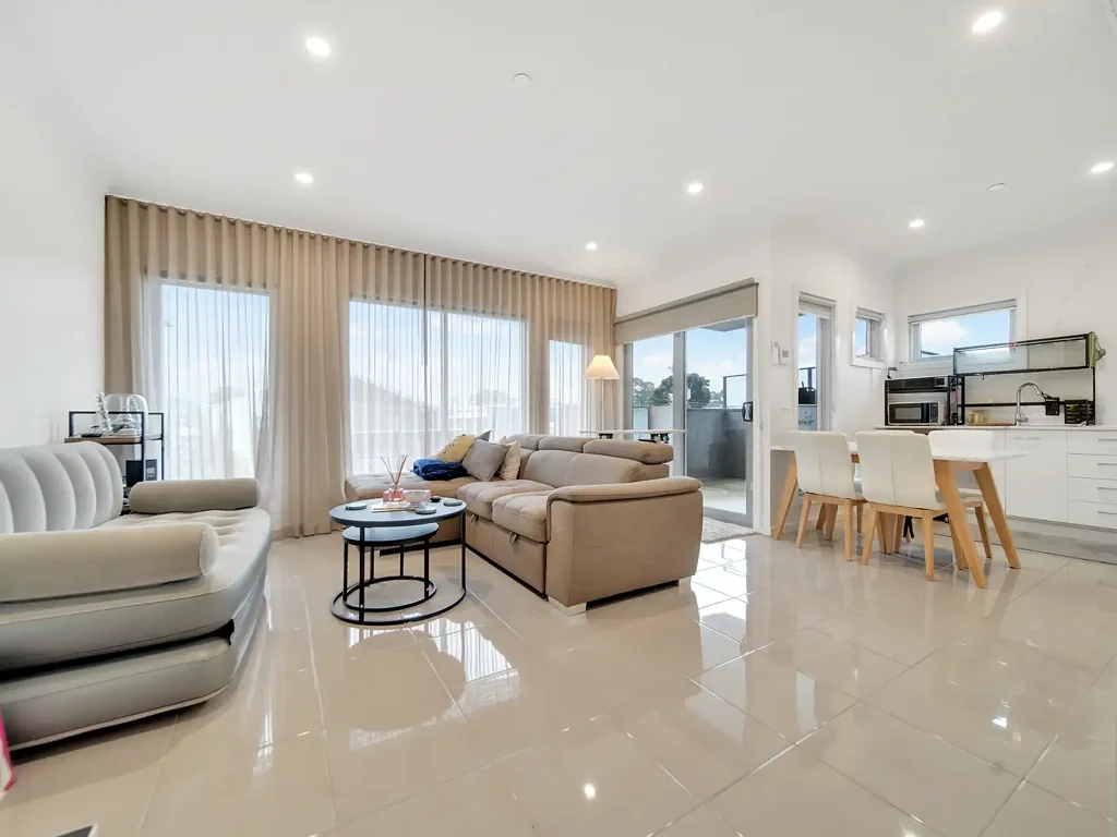 Dandenong 2chambre Contemporary Living with an Expansive Entertainer's Terrace