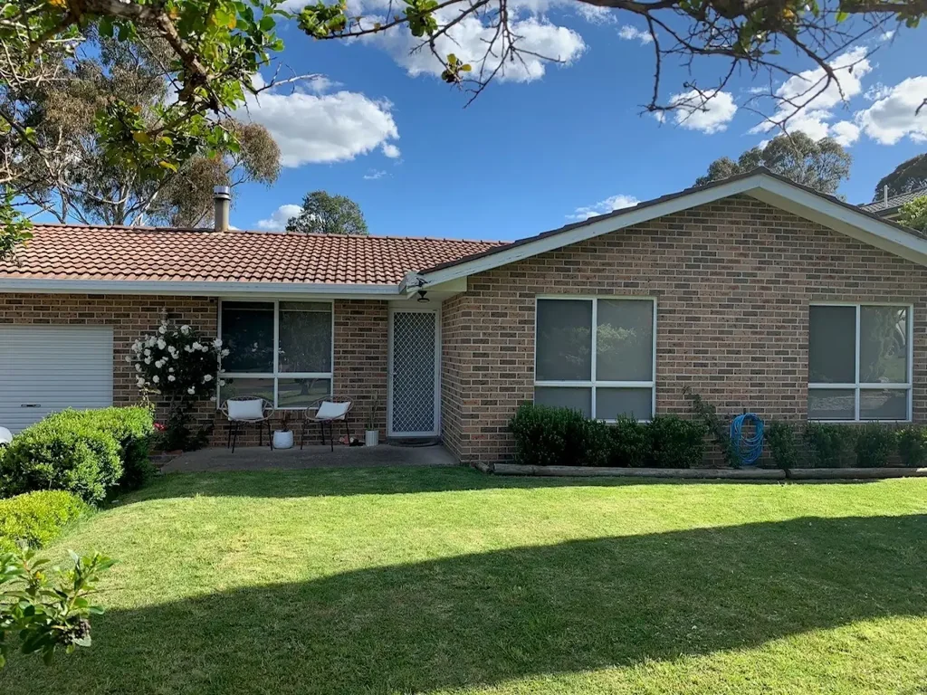 16 Yallambee Avenue, Armidale, NSW 2350