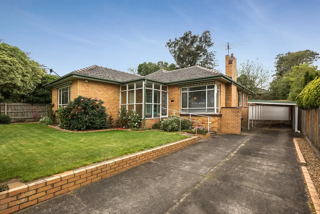 Mount Waverley 3房 魅力、舒适与巨大潜力 CHARM, COMFORT & GREAT POTENTIAL