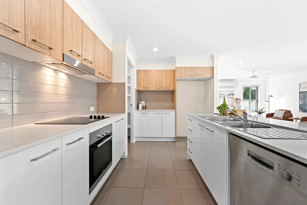 Landsborough 4房  Large Family Sized Home with Fantastic Yard & Side Access!