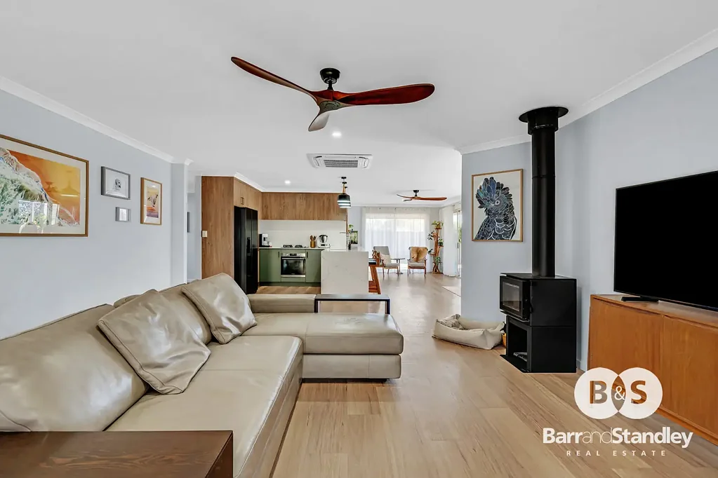 Australind 4 Bedroom Stunning, 1 Of A Kind 4-Bedroom Home Close To The Estuary