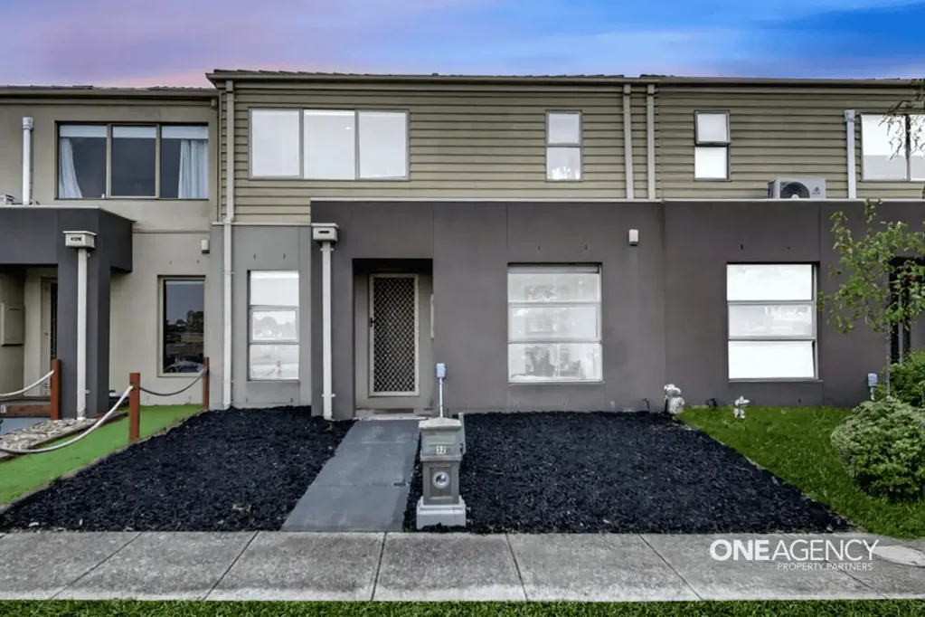 Point Cook 4chambre Zoned to Allamanda K-9 College