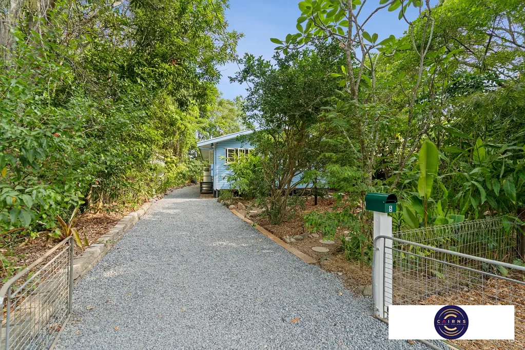 🌿 A Secluded Garden by the Sea 🌊
