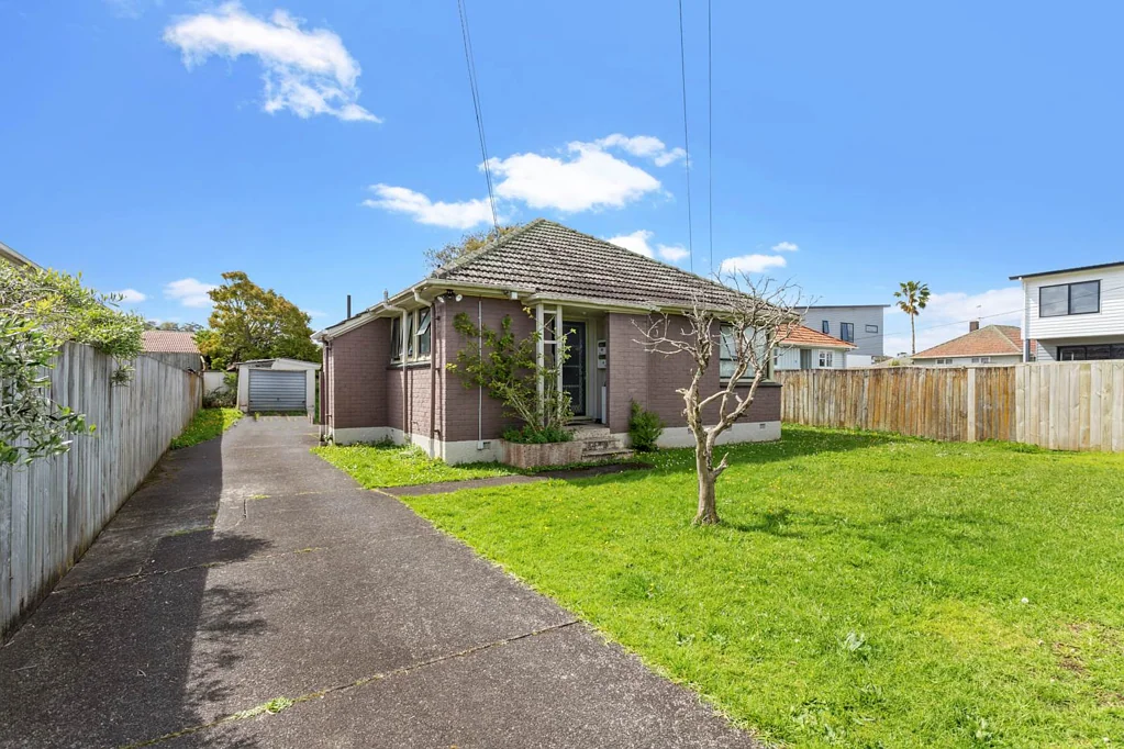 Mount Roskill 3Kwarto 718m2 THAB Opportunity in Mt Albert Grammar Zone