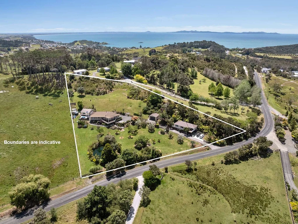 Mangonui 6Kwarto Coastal Retreat with Two Homes