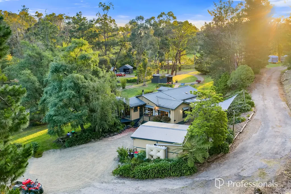Wandin North 3ਬੈੱਡਰੂਮ Agent onsite Saturday afternoon, contact team to arrange viewing- A RARE PIECE OF VICTORIAN HISTORY – “GREEN GABLES” & “LAKELAND LODGE”