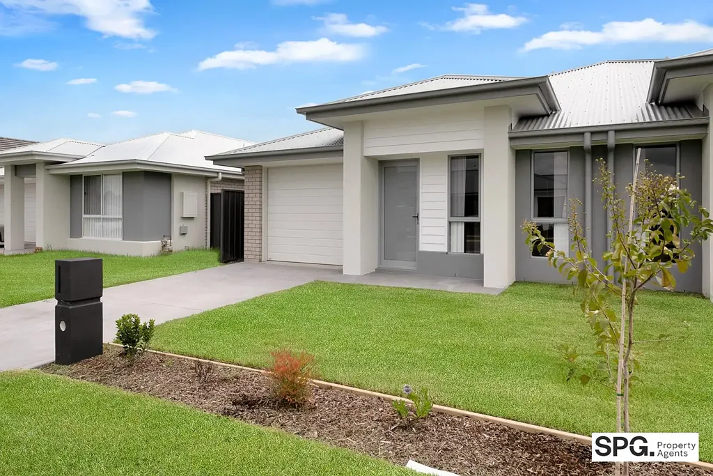 NEAR NEW DUPLEX IN GREAT LOCATION