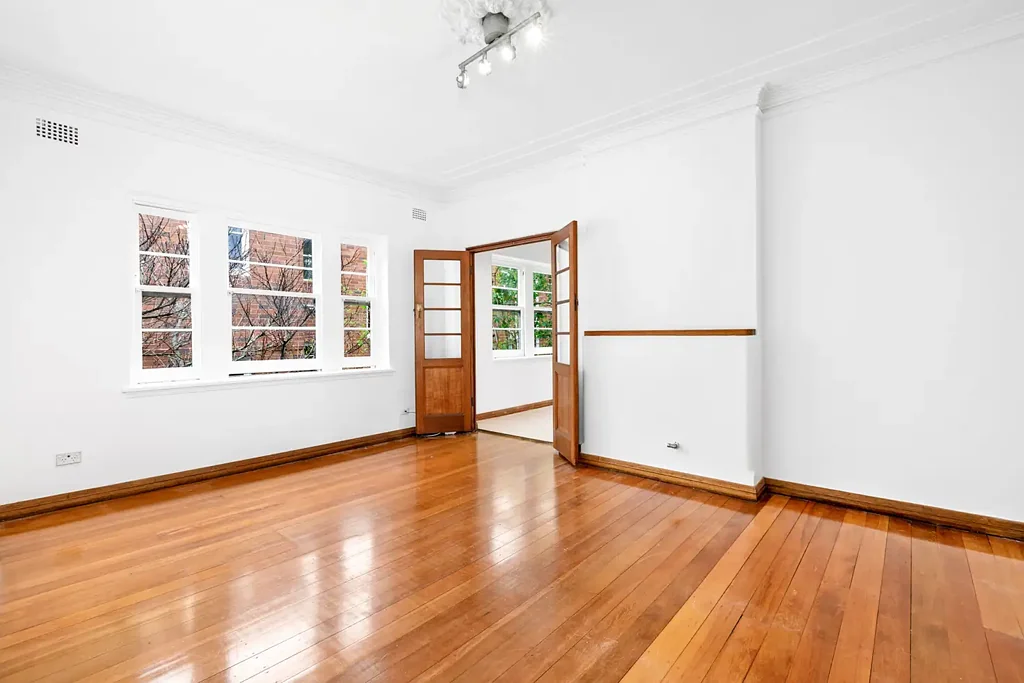 Sun Drenched & Oversized Living in a Fantastic Location