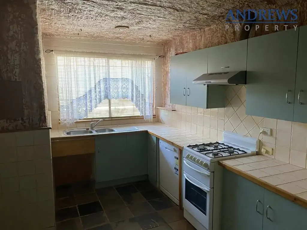 Spacious 3-Bedroom Dugout with Multiple Living Areas