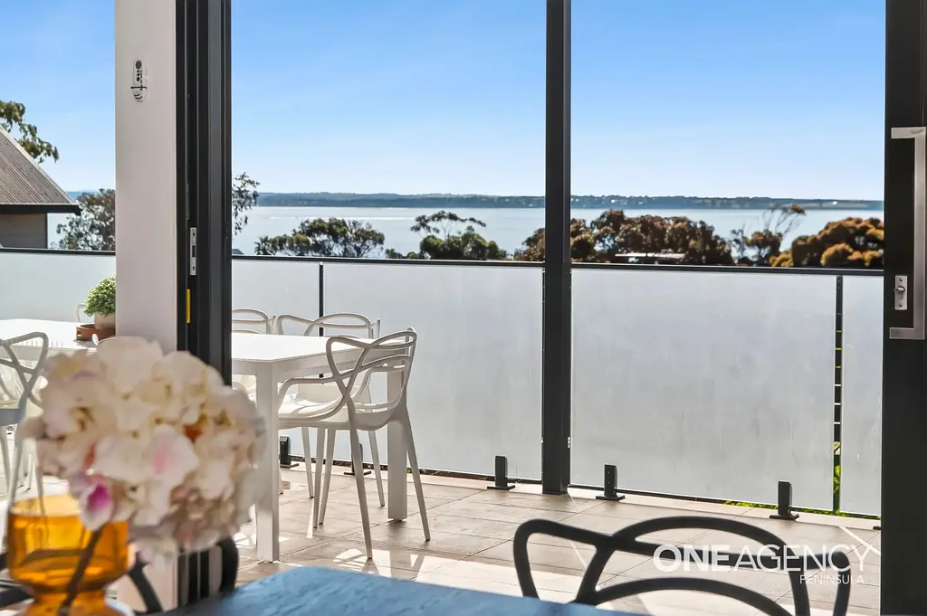 Cowes 4房  Bellevue - A custom built beachside retreat with 180º water views!
