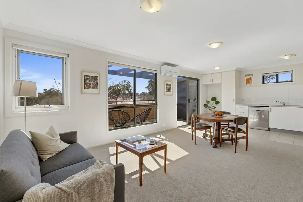 Watson 2Kwarto Light, Lifestyle & Location