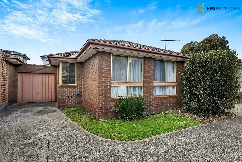Modern & Low Maintenance Living!