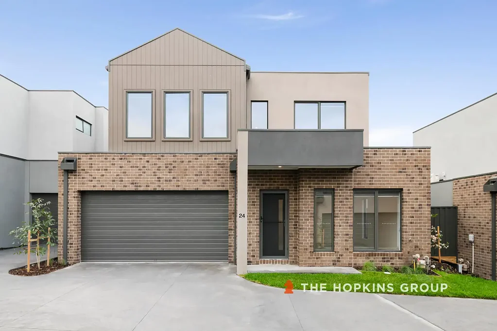 BRAND NEW LUXURIOUS 3 BEDROOM TOWNHOUSE AVAILBALE NOW!