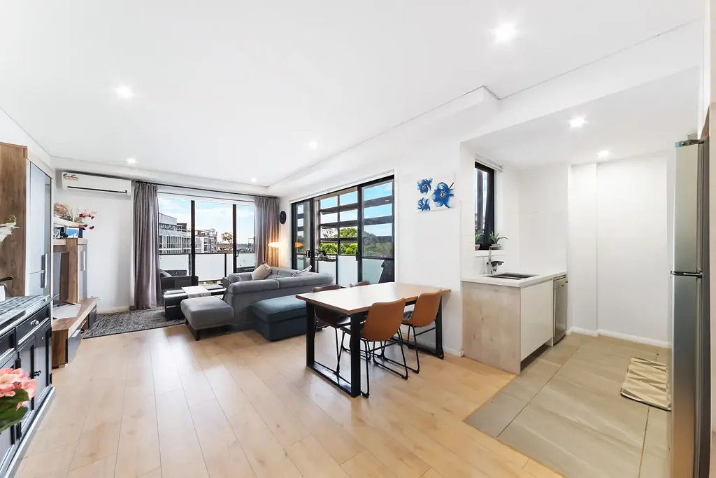 Stylish North-East Facing Apartment with Expansive Balcony and Contemporary Finishes