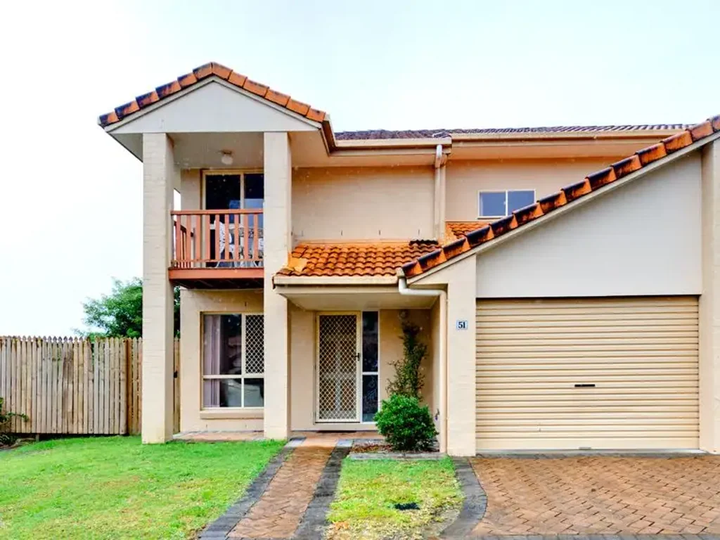Stylish 3 Bed | 1 Bath | Gated Village Living