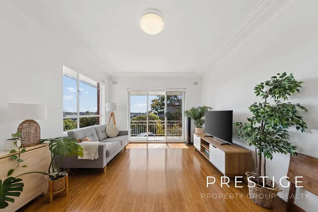 Arncliffe 2Zimmer A Rare Top Floor Residence with Space, Privacy & Exceptional Views