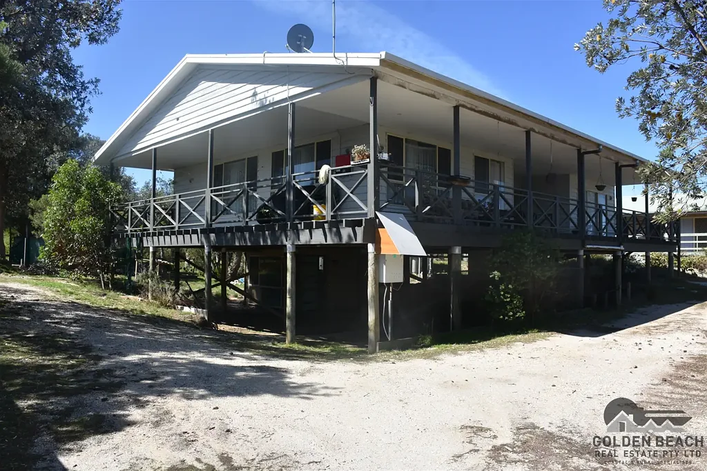 Golden Beach 3 Bedroom Seaside Paradise Awaits You!