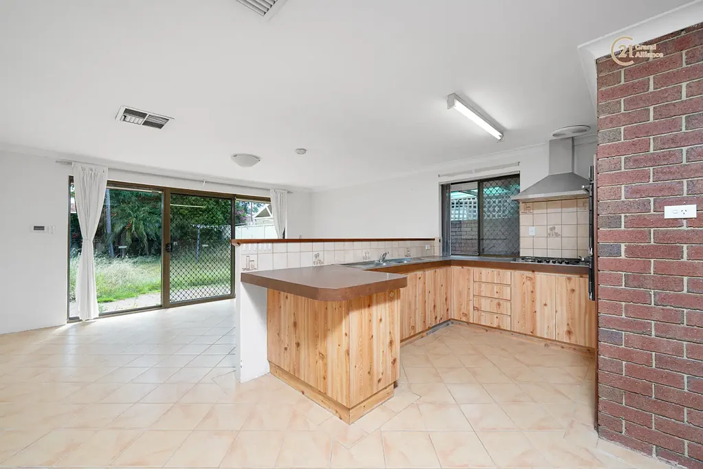 GREAT SIZE 4 BEDROOM HOME WITH GREAT LOCATION!!!!!! @ $850 per week