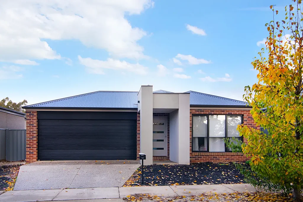 Strathdale 4房  Stylish Family Home in Prime Strathdale Location
