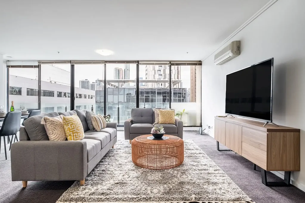 Southbank 3 BR | $1,350 UTILITIES AND FURNITURE INCLUDED | 2x Parking, Pool, Gym, Tennis Court