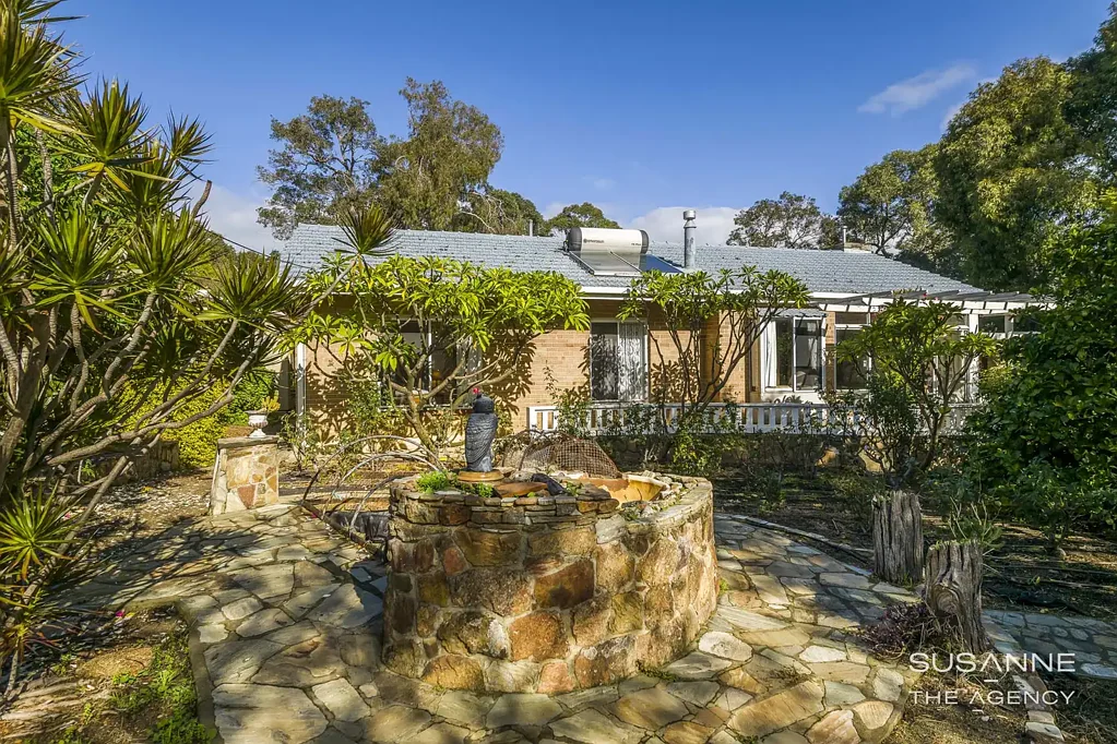 Gooseberry Hill 4房  Mid-Century Charm with a Self-Contained Granny Flat