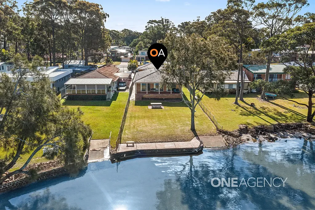 St Georges Basin 4 Bedroom WATERFRONT LIVING AT ITS FINEST