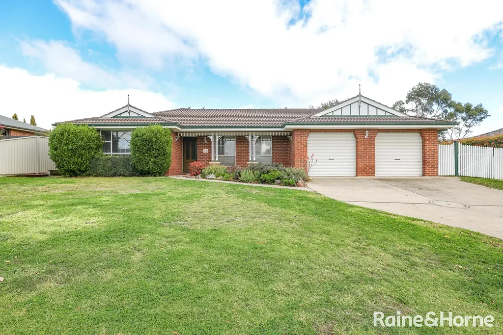 SPACIOUS FAMILY HOME IN CONVENIENT KELSO LOCATION Available Now!!!!