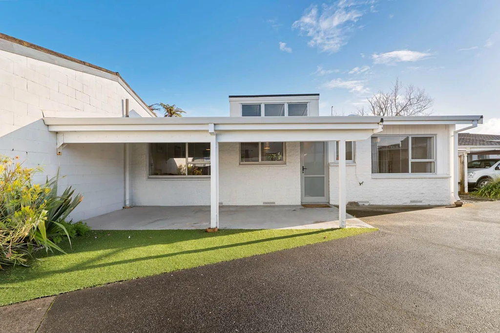 Tauranga Central 2 Bedroom Cute As Can Be!