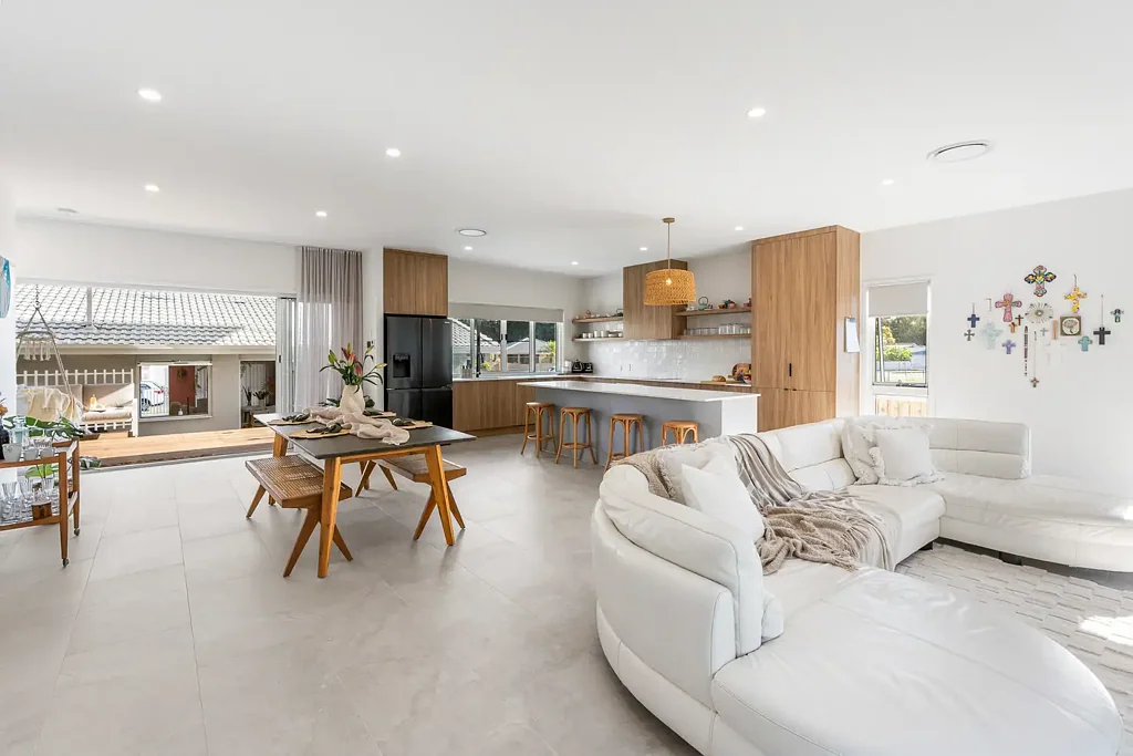 Currumbin 4Habitaciones Enchanting and Modern Dual-Living Oasis Moments from Currumbin Creek