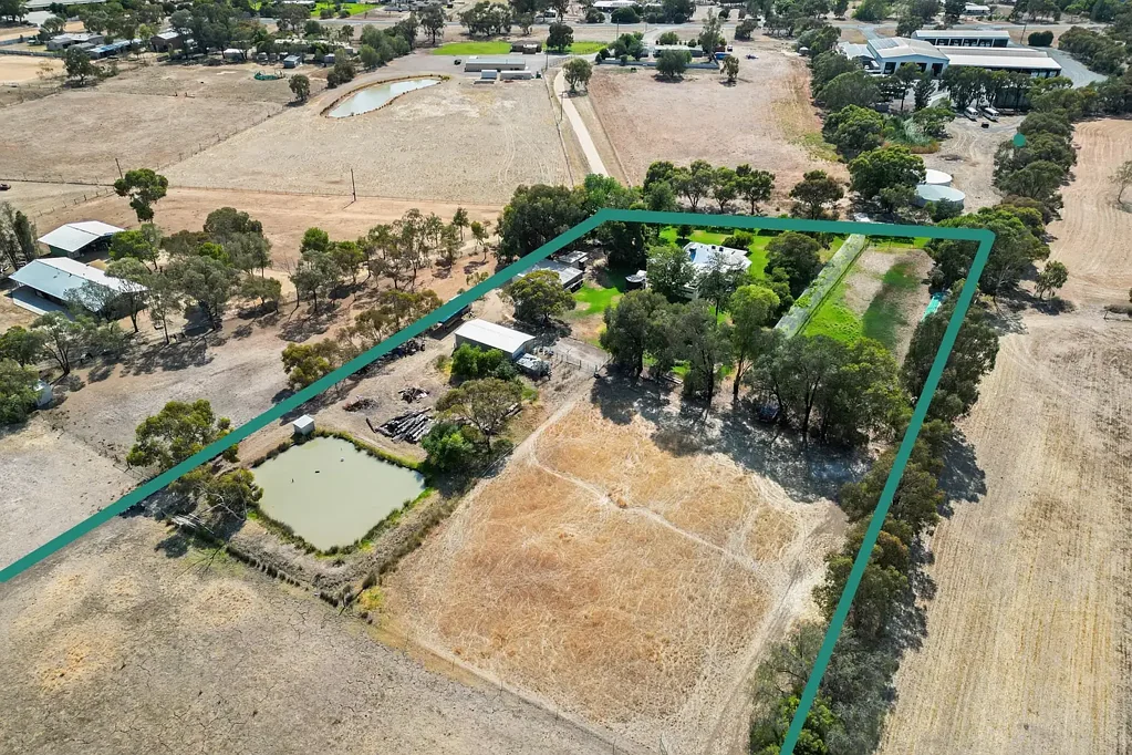 31 Mccrabb Road, Deniliquin, NSW 2710