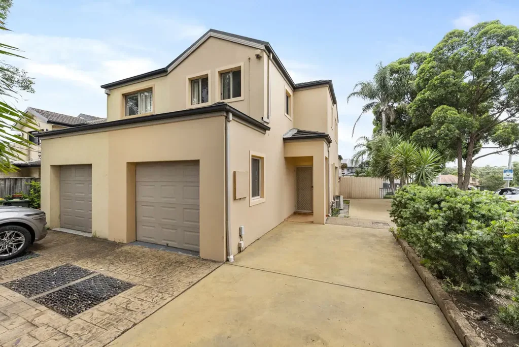 Merrylands 3Kwarto PERFECT LOCATION, CORNER POSITION - OPEN TO VIEW SAT 16/05/2026 @ 3-3.30PM