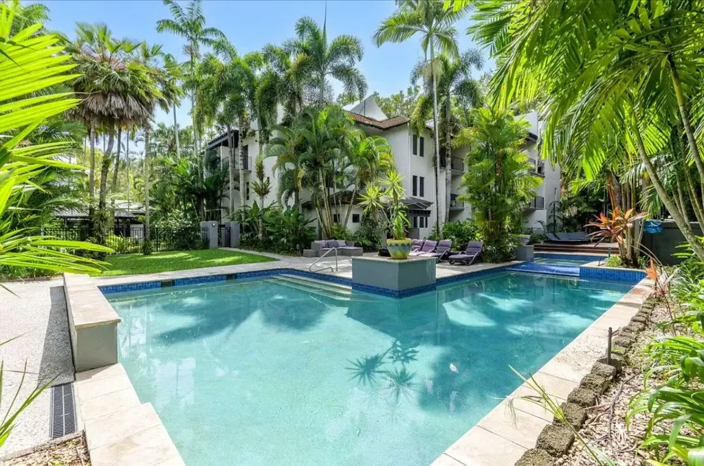 Port Douglas 2房  CENTRALLY LOCATED & NEAR BEACH - RENOVATED - INVESTMENT OPPORTUNITY