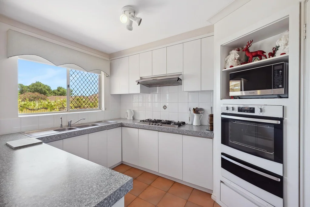 Tuart Hill 3部屋 ***LOCATION LOCATION*** Fantastic opportunity for First Home Buyers, Investors or Downsizers to secure this lovely, positioned Frontage Villa