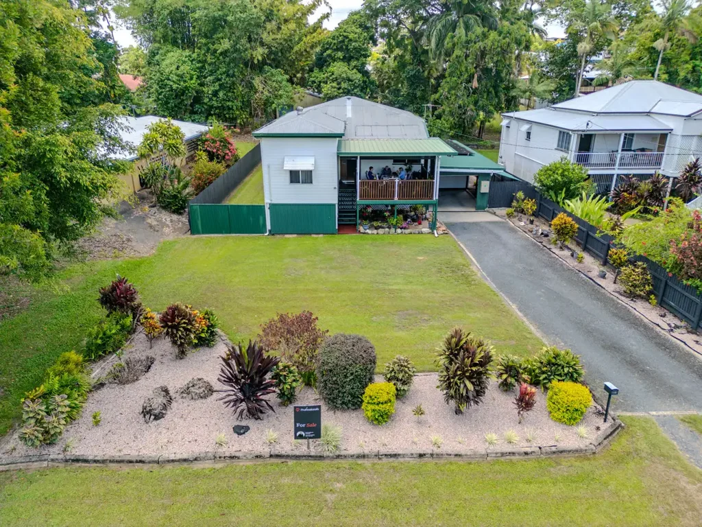 East Innisfail 5ห้องนอน Immaculate Queenslander with Endless Character & Lifestyle Appeal