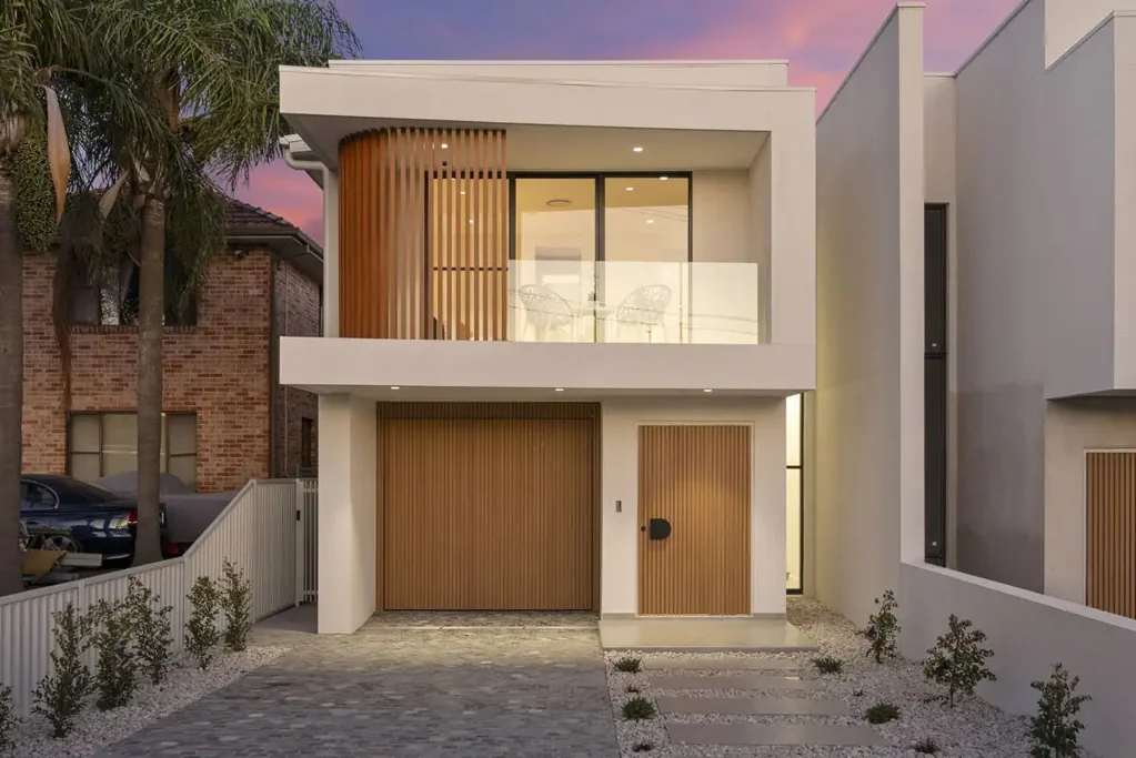 Merrylands 7침실 EXCEPTIONAL NEW HOMES WITH GRANNY FLATS