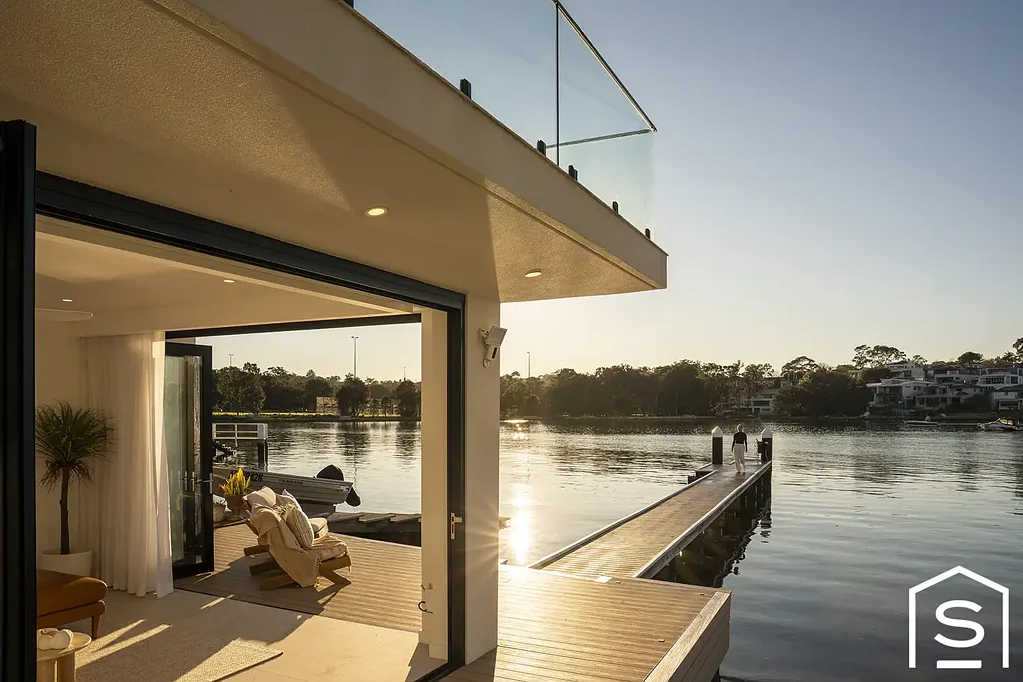 Putney 6 Bedroom Rare East-Facing Absolute Waterfront Estate with 42sqm Private Jetty and Boathouse