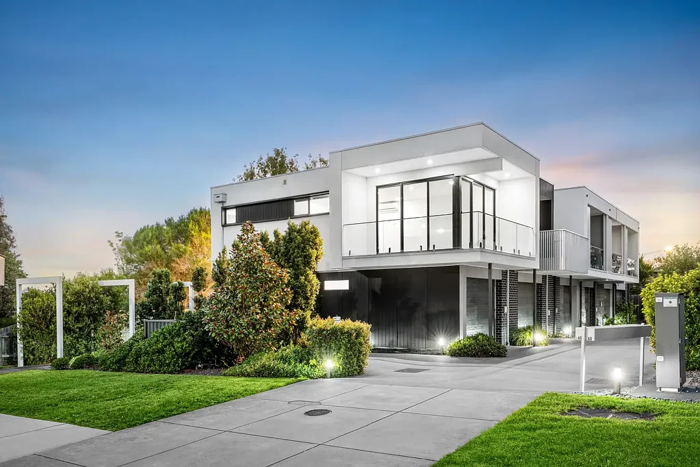 Donvale 2침실 Modern Townhouse Living with Balcony Entertaining
