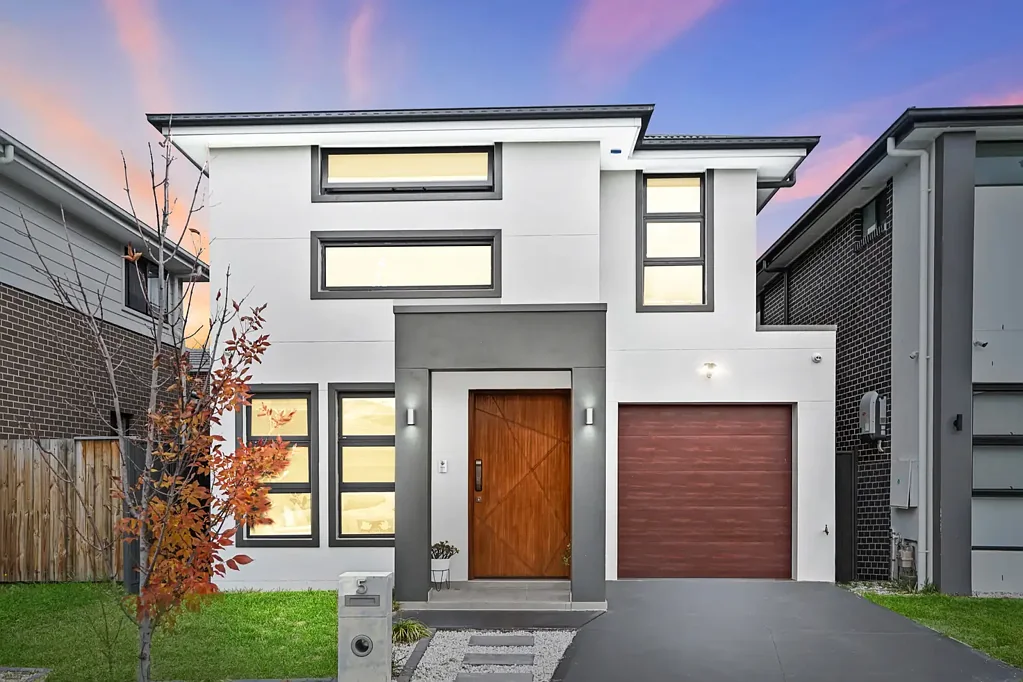 Marsden Park 5 Bedroom Modern Family Oasis with Premium Finishes and Prime Location