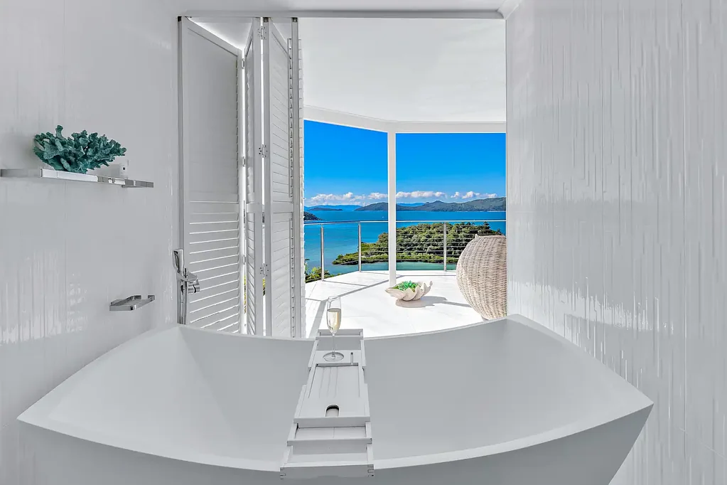 Shute Harbour 4房  Luxury Living with Uninterrupted Whitsunday Views