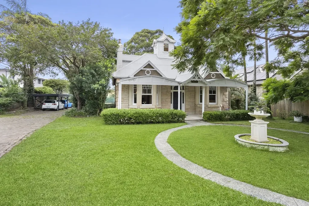 Mona Vale 4침실 'Dungarvon' A Charming Sandstone Cottage With Development Potential