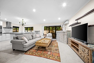 1 Waldorf Crescent, Orewa, Rodney