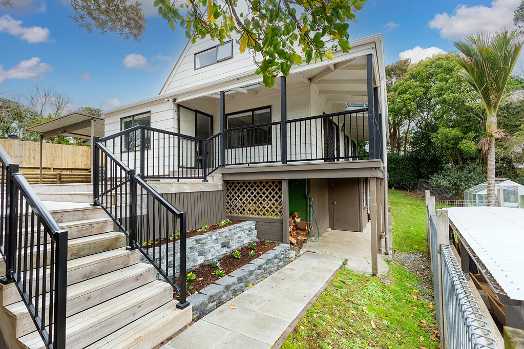 Waiuku 5 Bedroom Spacious Family Living in a Private Setting