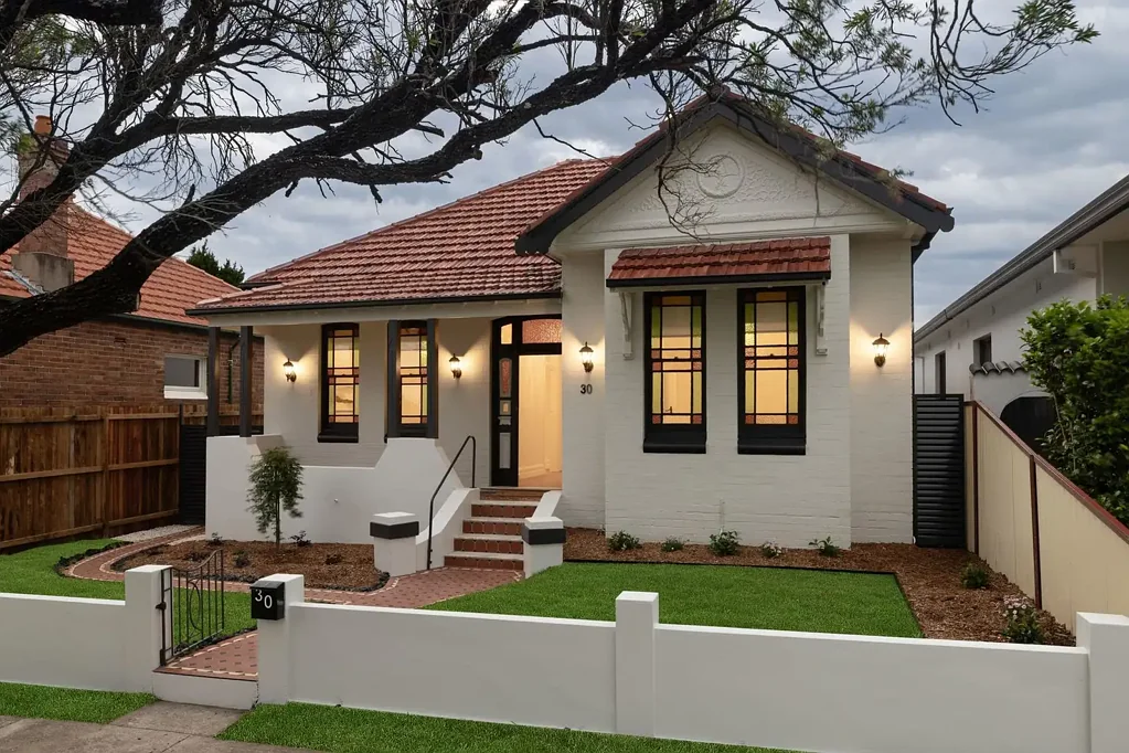 Canterbury 4બેડરૂમ Exceptional family home of absolute quality & grace with a fully approved additional studio.